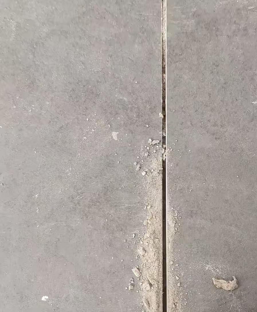 租的房子，住好多年的话，瓷砖缝隙不填到时候会不会翘起来或者哪里都发霉？我就要填