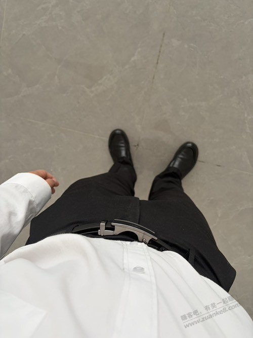 最近看衣服打折 想问问有没有通勤工服西装