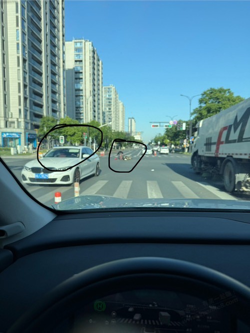 今天早上目睹一起交通肇事逃逸事件